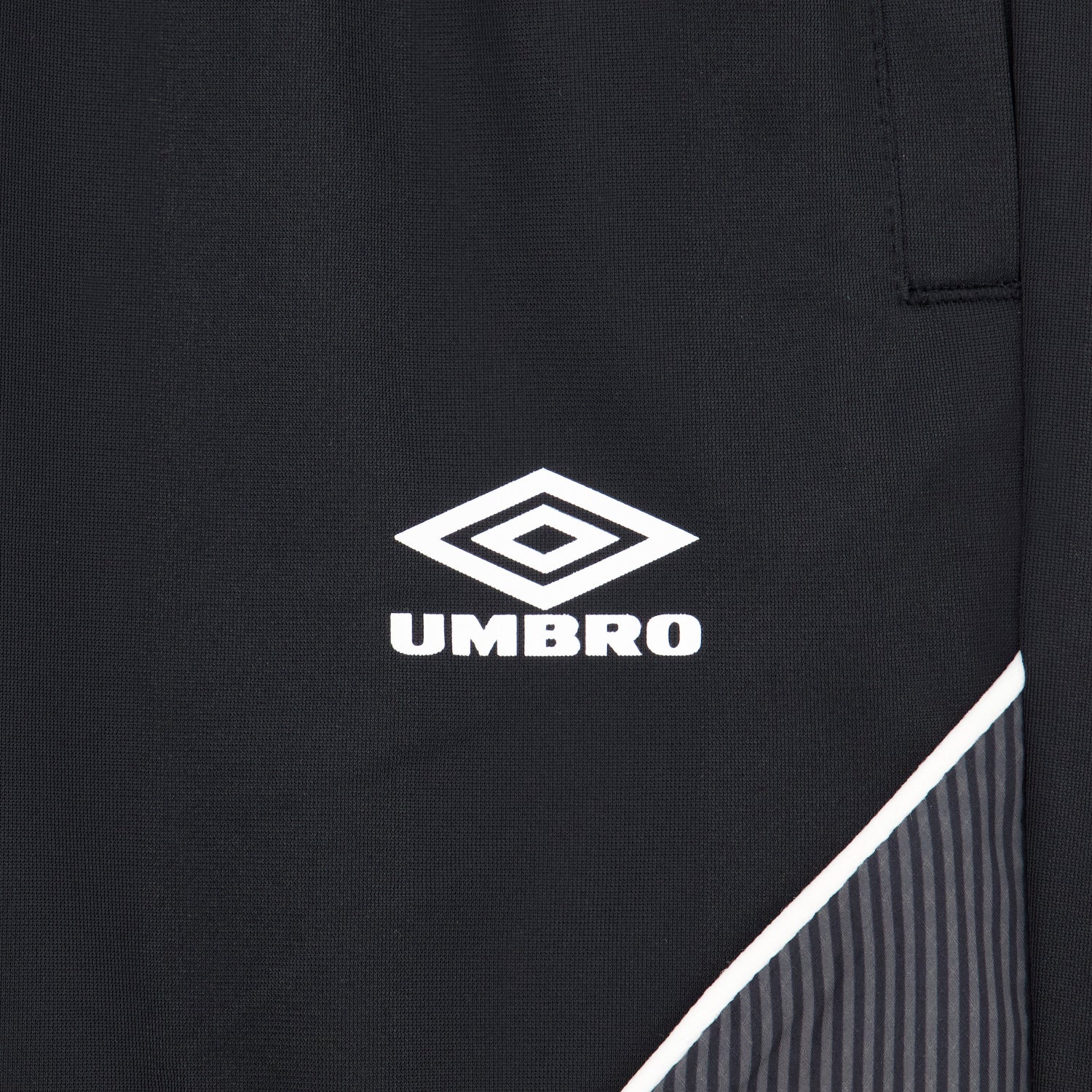 Men's relaxed fit panelled soccer shorts in black and white- Shop men's workout shorts by Umbro