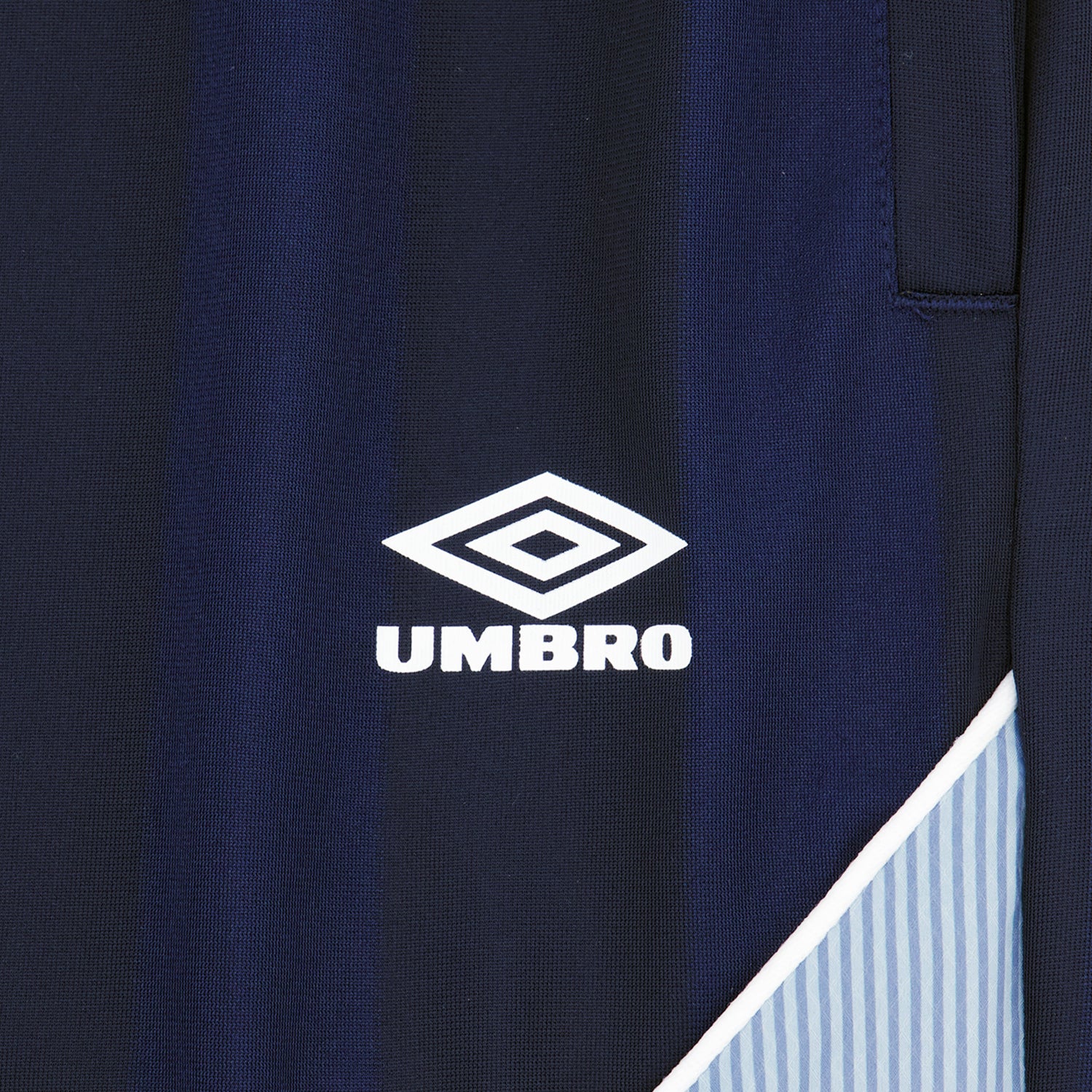 Men's relaxed fit panelled black soccer shorts - Shop men's workout shorts with pockets by Umbro