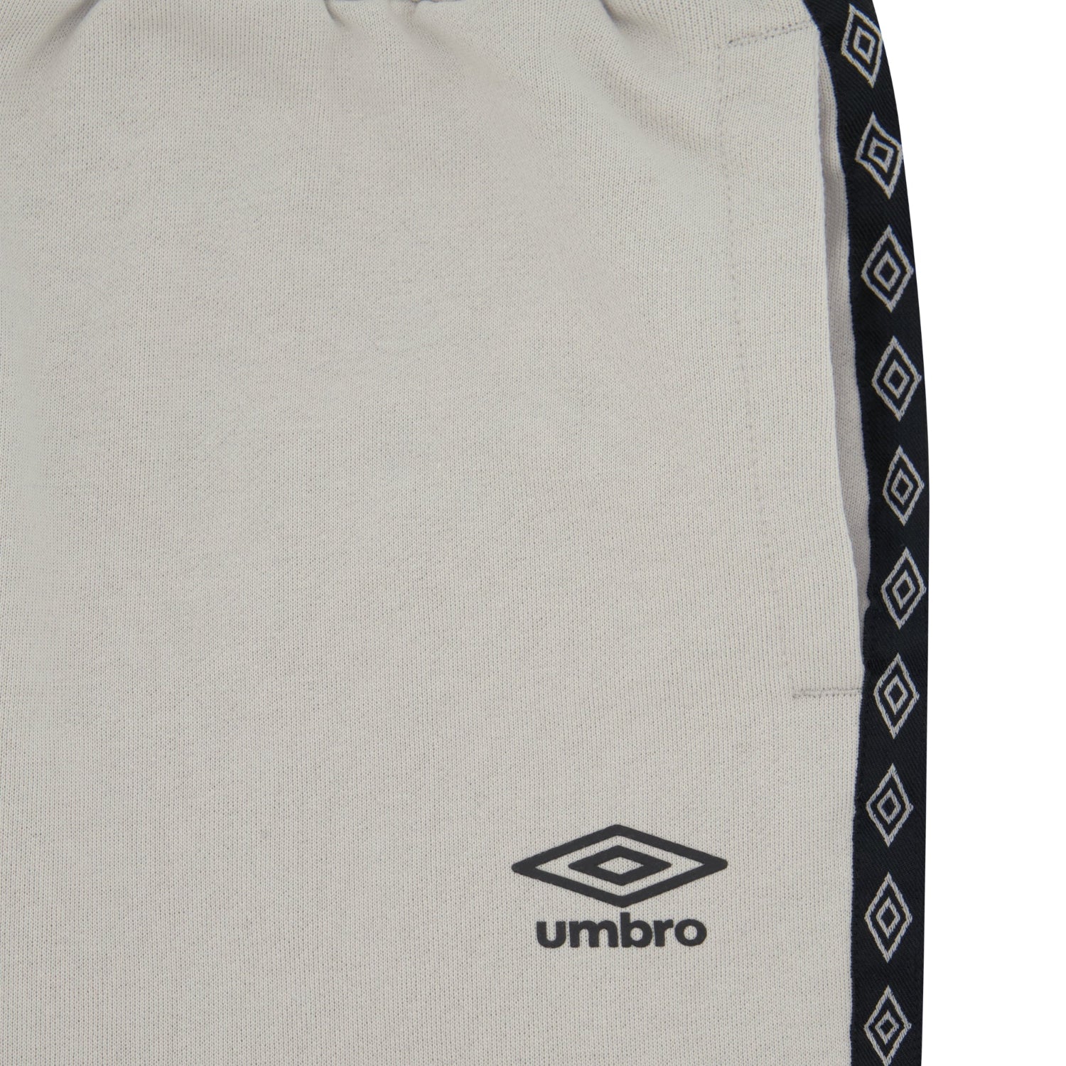 Adult unisex soccer pants in light grey for mens - Shop unisex nylon track pants by Umbro.