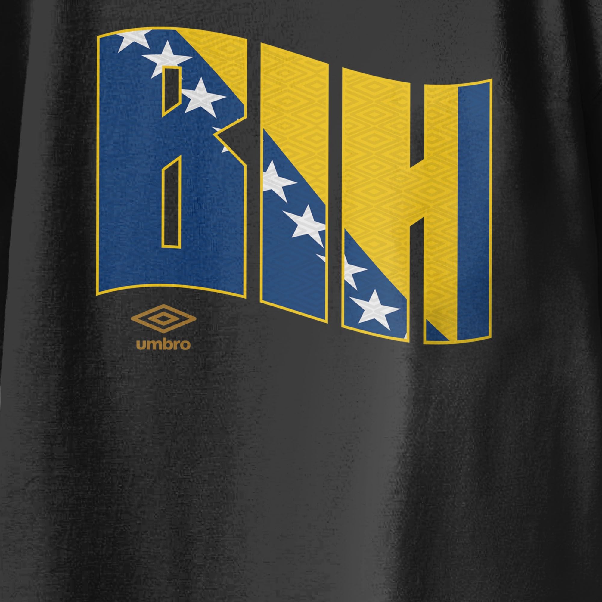 Kids’ Bosnia and Herzegovina wavy black soccer T-shirts. Shop football team tees in soft cotton by Umbro.